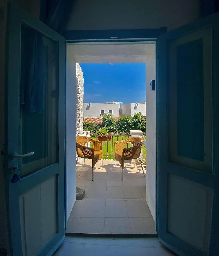 B&B A Due Passi Dal Mare Baja Sardinia Italia