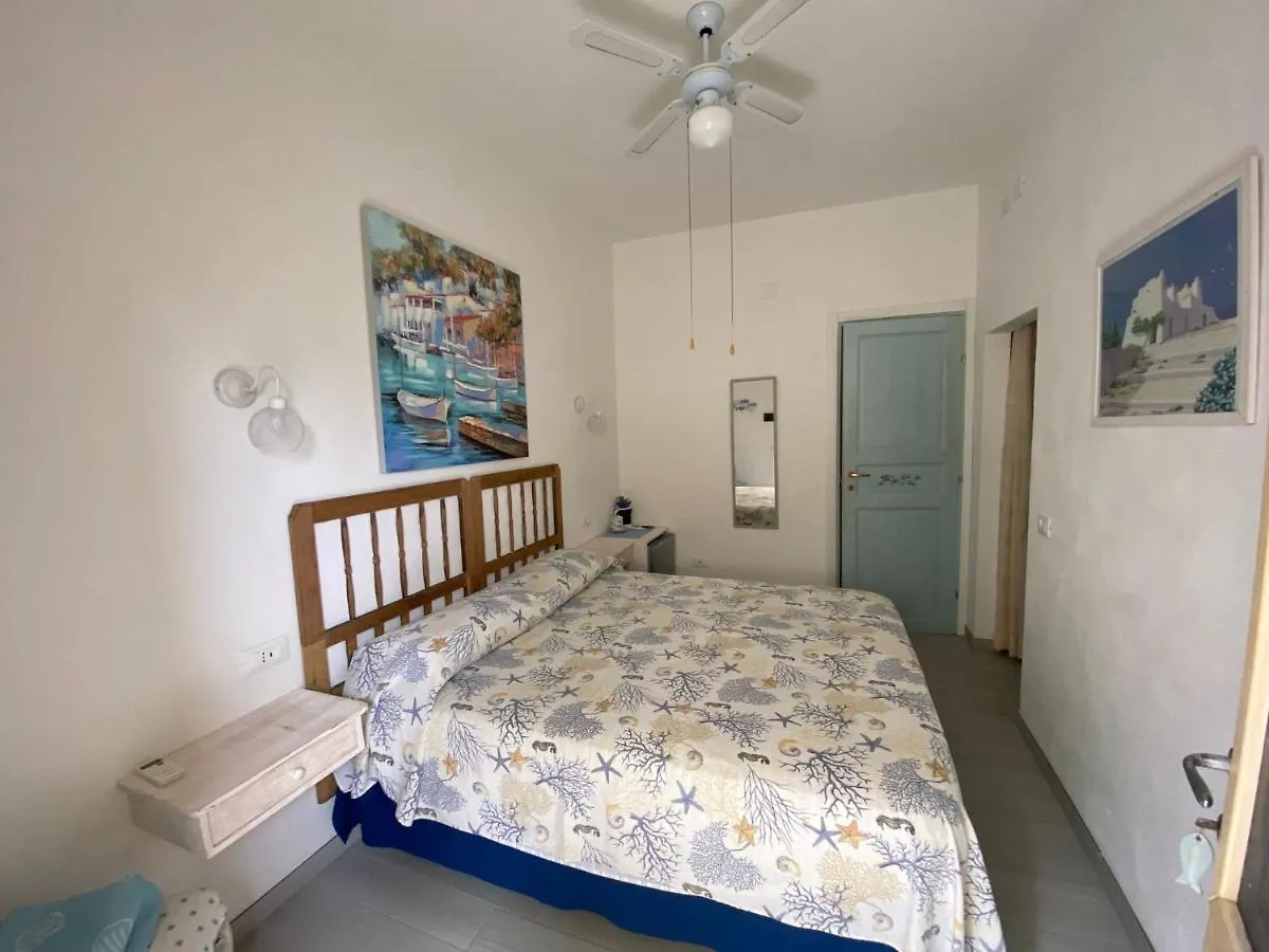 B&B A Due Passi Dal Mare Baja Sardinia 0*,  Italien